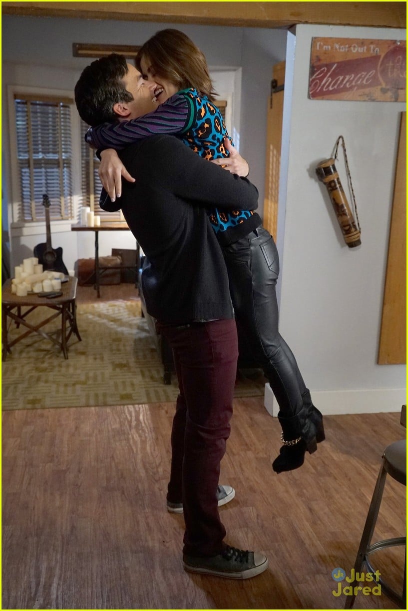 Full Sized Photo Of Ezra Asks Aria Again Marriage Pll 02 Ezra Proposes To Aria Again On 5347