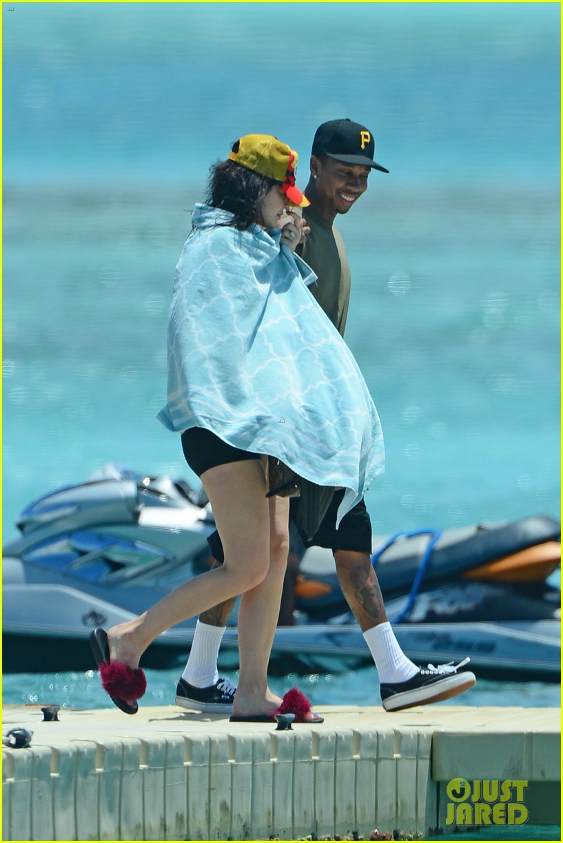 Kylie Jenner Embraces Tyga In Turks Caicos For Birthday Celebration Photo Photo