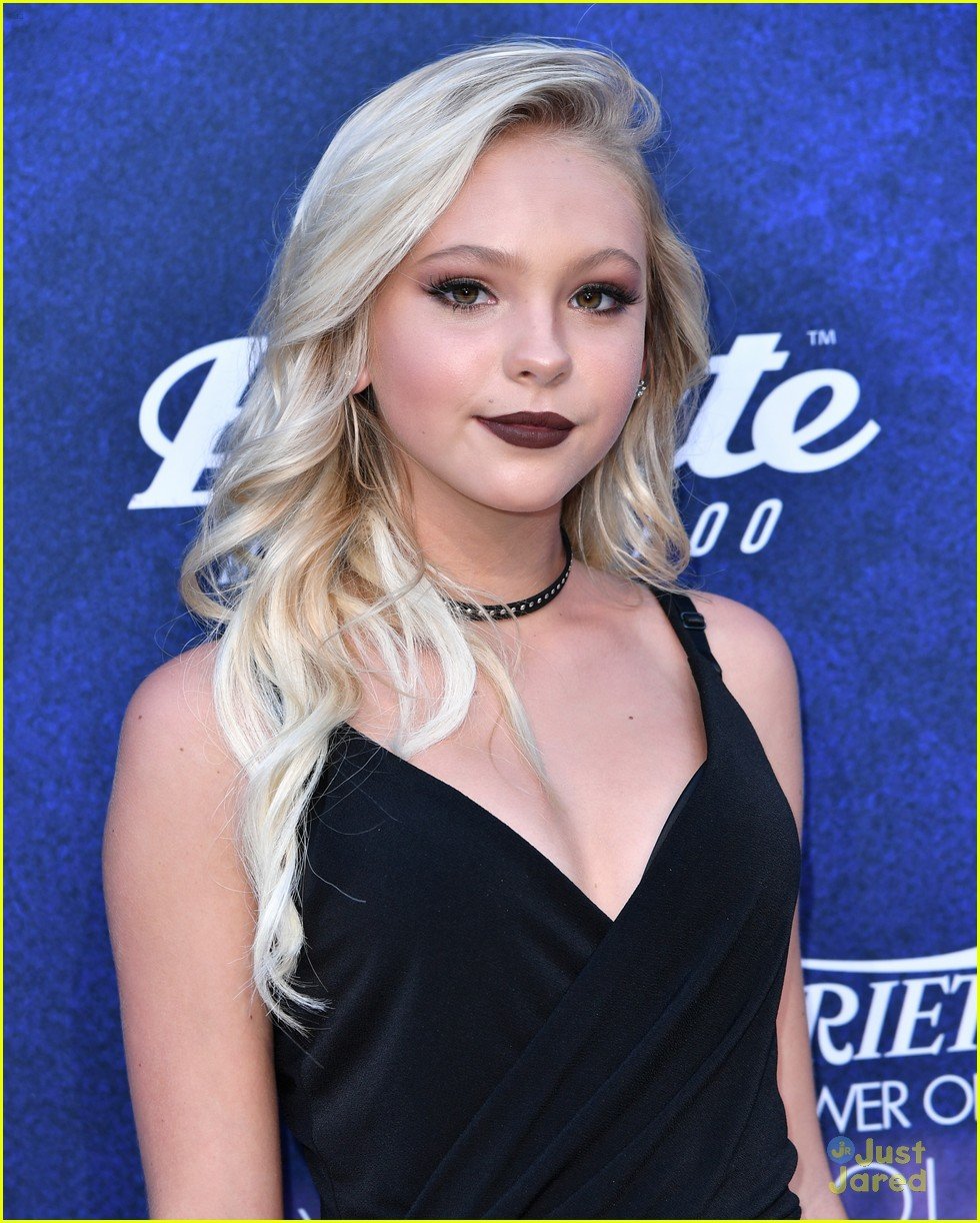 Full Sized Photo of jordyn jones amanda steele digital stars variety