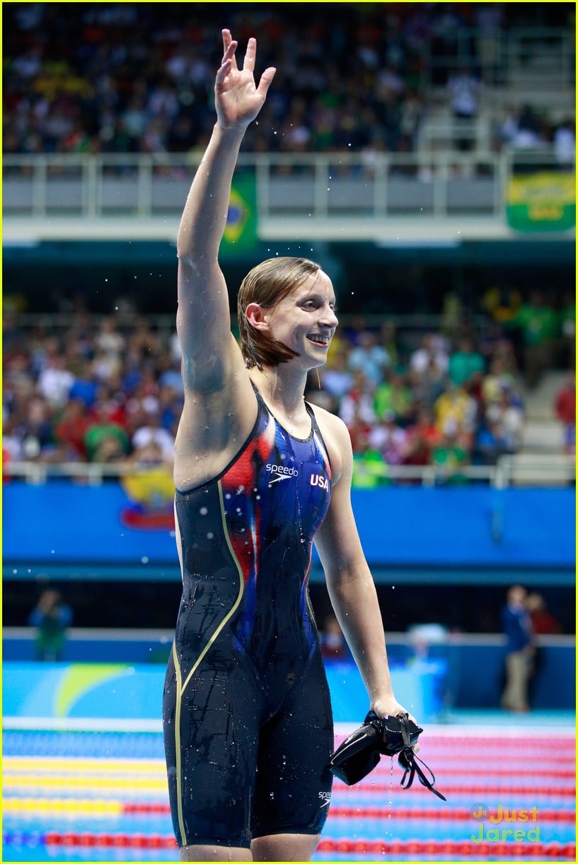 katie ledecky smashes own record 4th gold medal 01