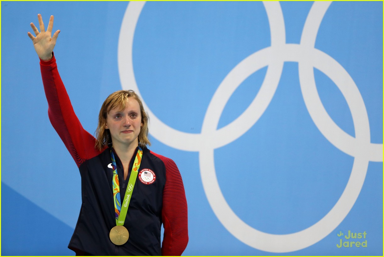 katie ledecky smashes own record 4th gold medal 03