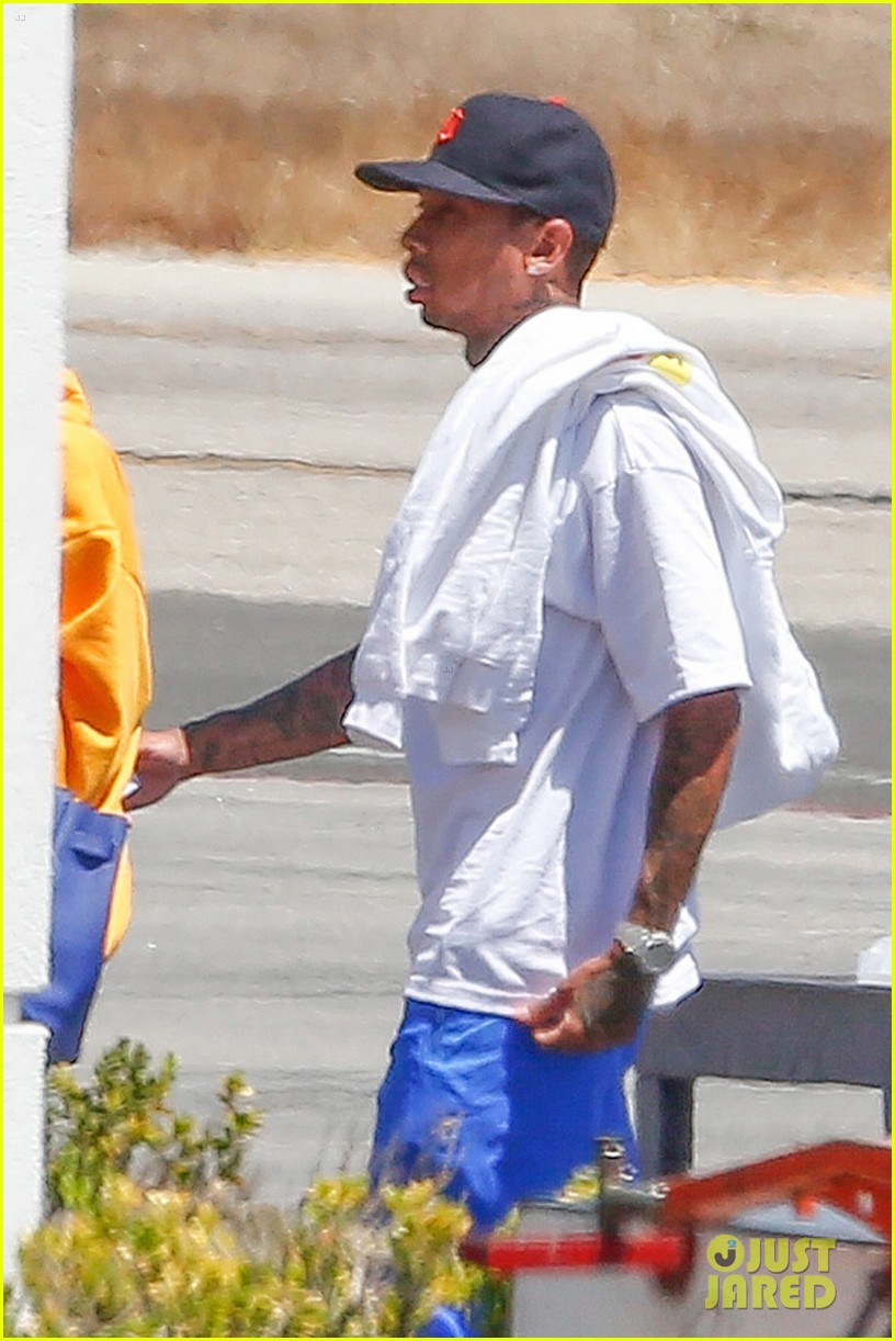 Full Sized Photo of kylie jenner tyga return from turks after bday