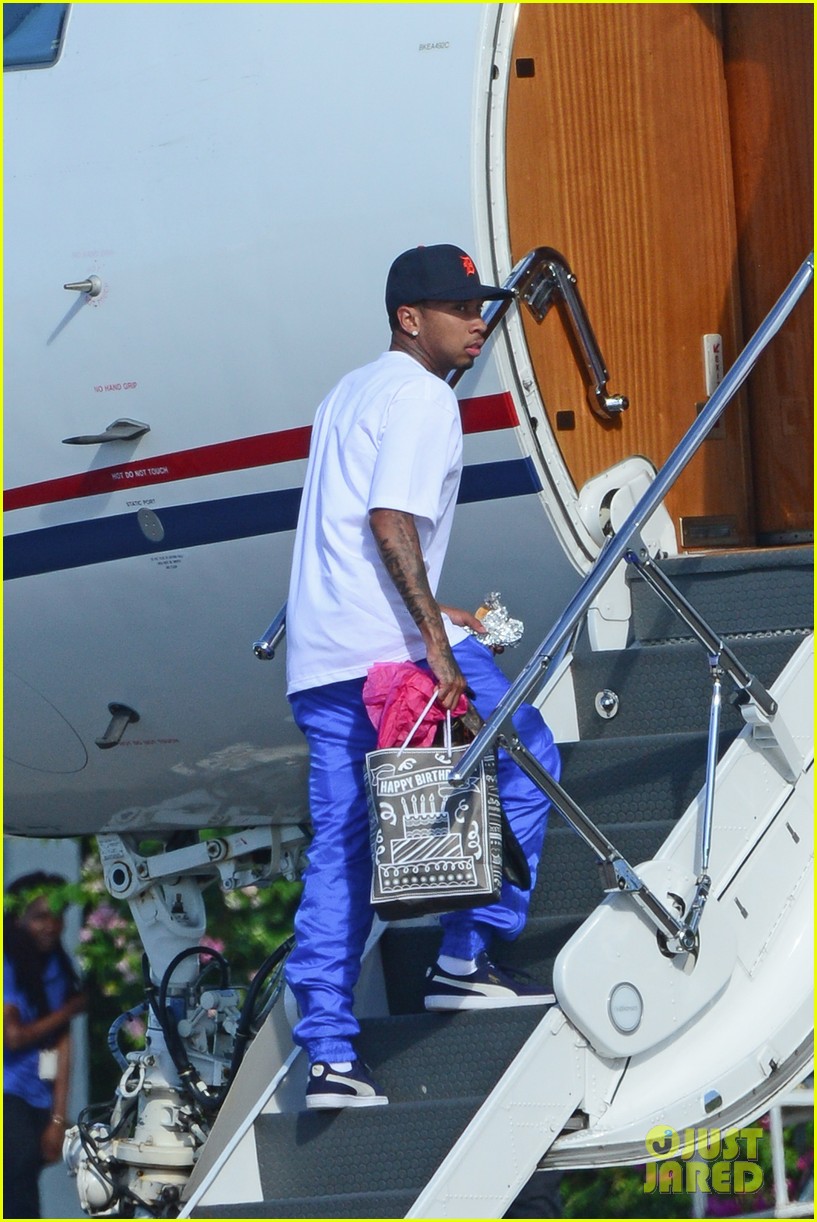 Full Sized Photo of kylie jenner tyga return from turks after bday