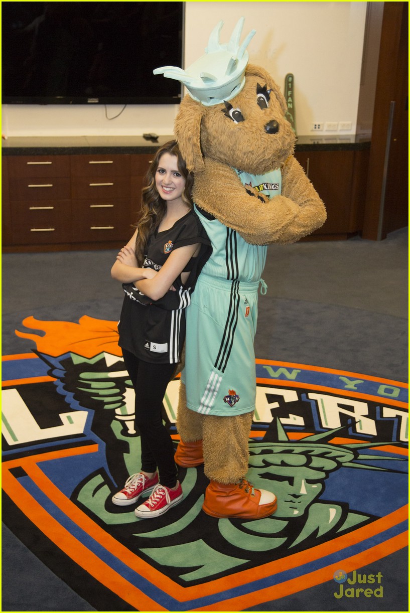 Laura Marano Meets New York Liberty Mascot Maddie Photo 1016313
