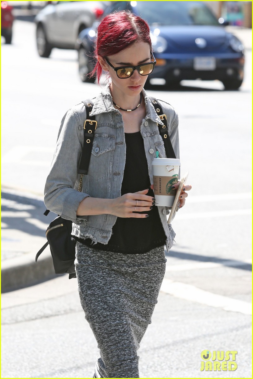Lily Collins Reveals Her Vintage Most-Used Emoji! | Photo 1006277