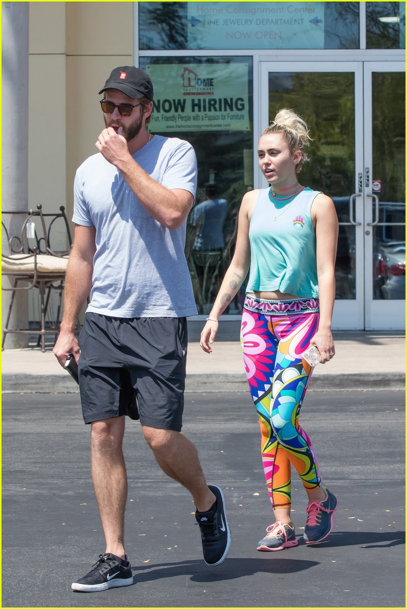 Full Sized Photo of miley cyrus have an afternoon lunch date 01 | Miley