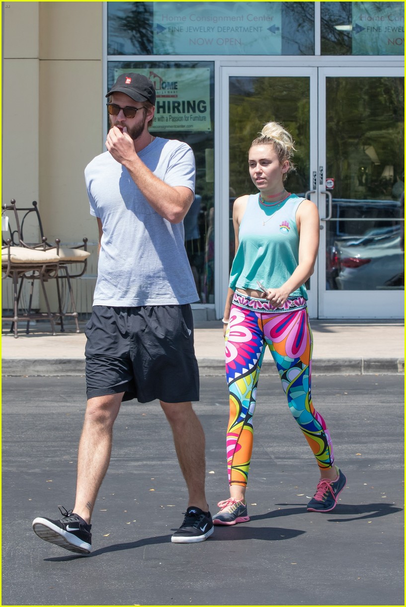 Full Sized Photo of miley cyrus have an afternoon lunch date 07 | Miley