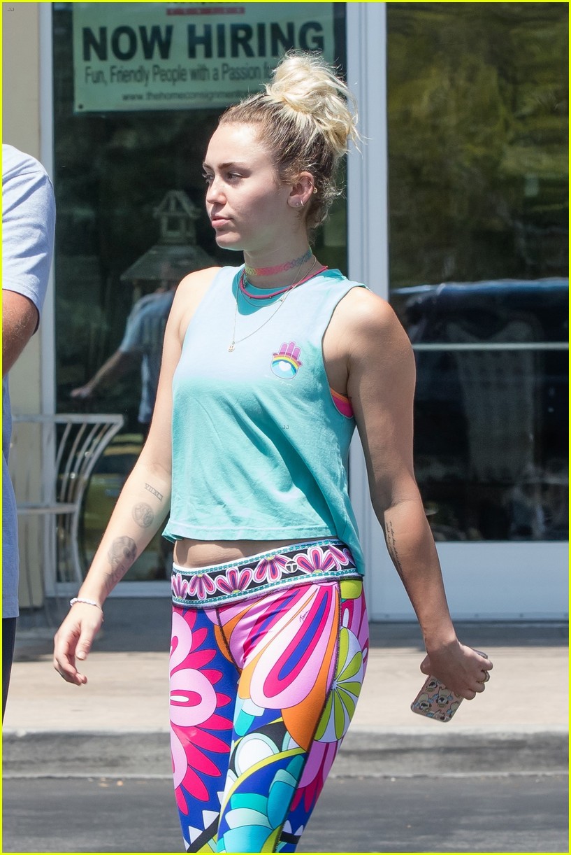 Full Sized Photo of miley cyrus have an afternoon lunch date 10 | Miley