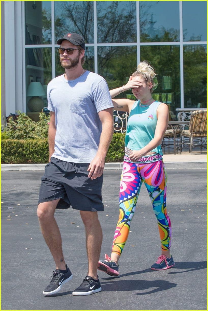 Full Sized Photo of miley cyrus have an afternoon lunch date 19 | Miley