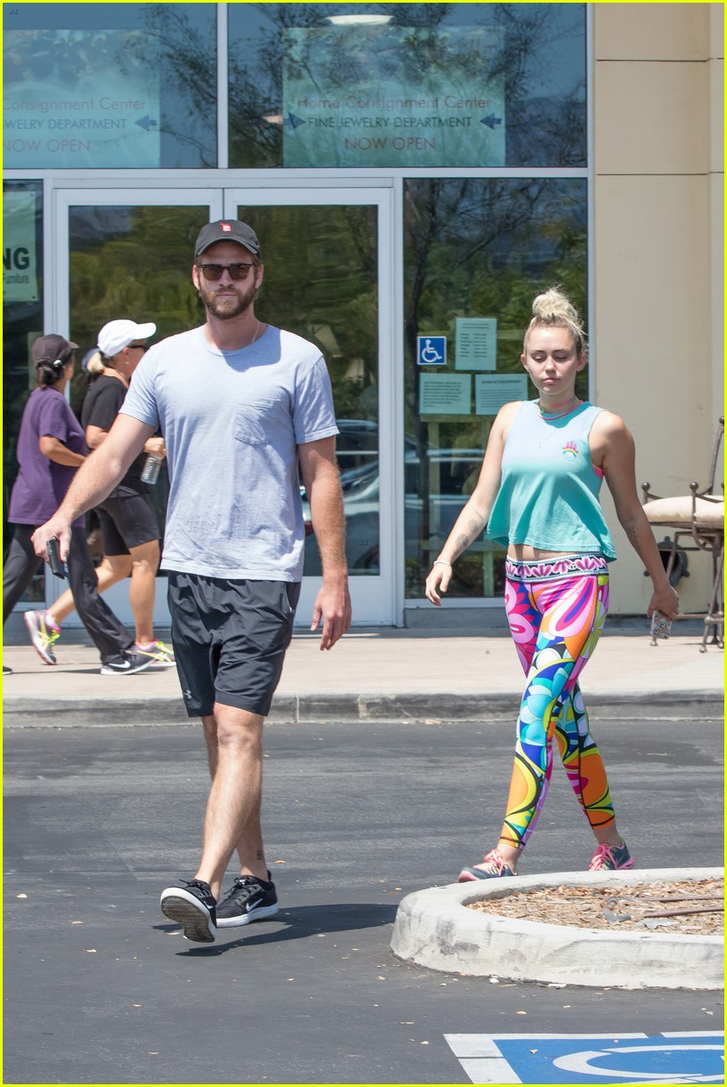 Full Sized Photo of miley cyrus have an afternoon lunch date 24 | Miley