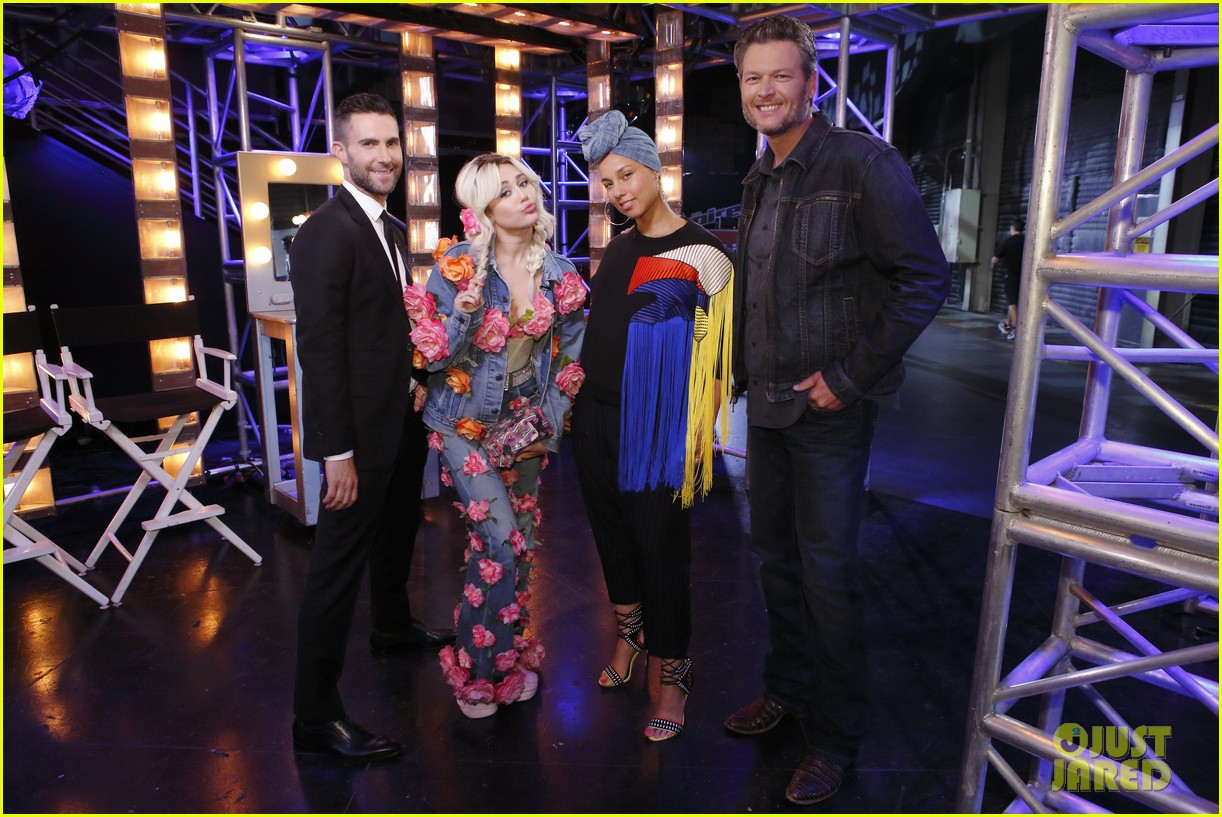 Miley Cyrus Sings with 'The Voice' Coaches Watch Now! Photo 1014175 Photo Gallery Just
