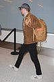 rob pattinson hurries to catch a flight out of lax airport 02