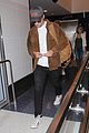 rob pattinson hurries to catch a flight out of lax airport 05