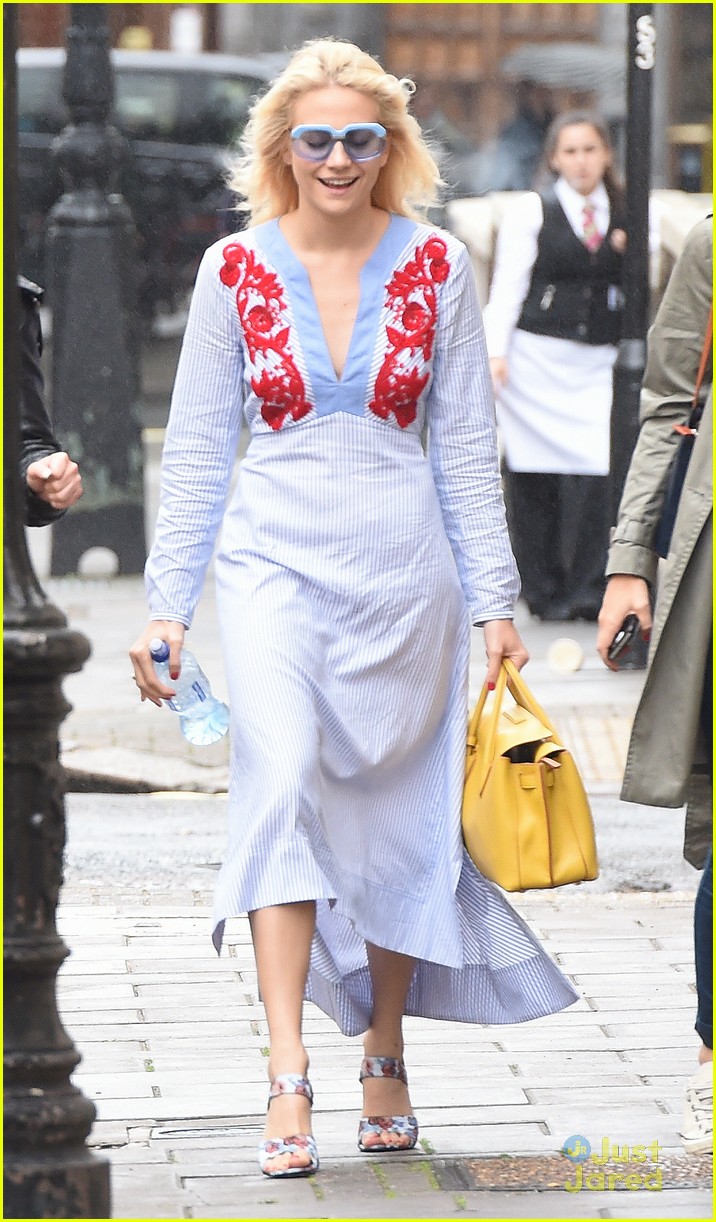 Full Sized Photo of pixie lott street style loose women itv theater 21