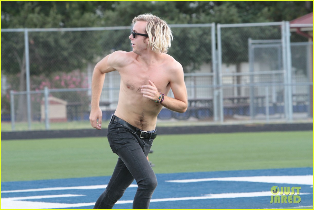 Riker Lynch Goes Shirtless on 'Colossal Youth' Set: Photo #100812...