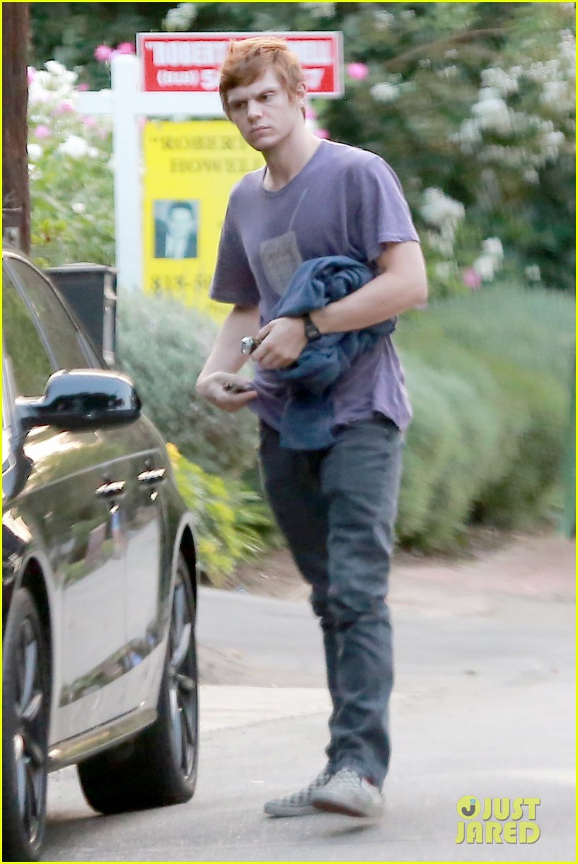 Emma Roberts Runs Into Ex Evan Peters At Friends' House Party | Photo