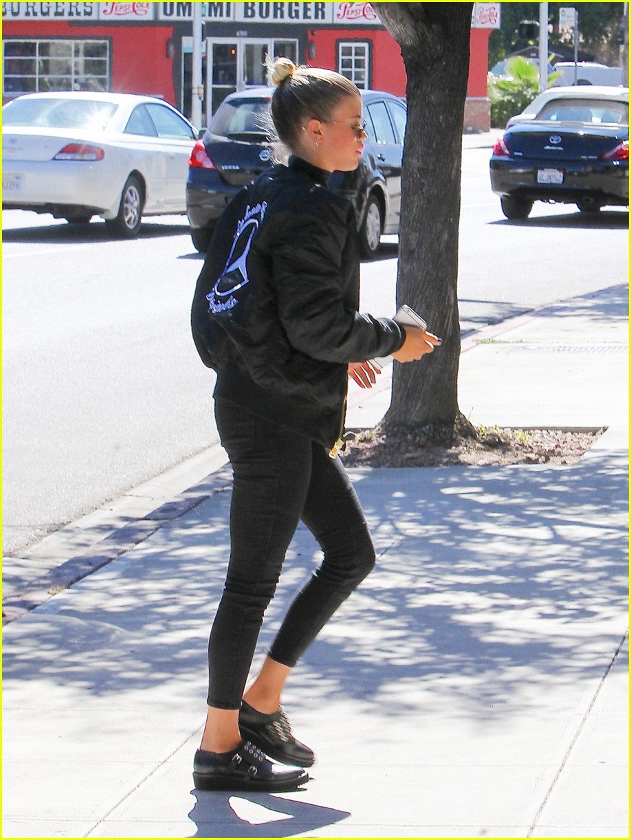 Sofia Richie Makes a Starbucks Stops Amid Justin Bieber Rumors | Photo