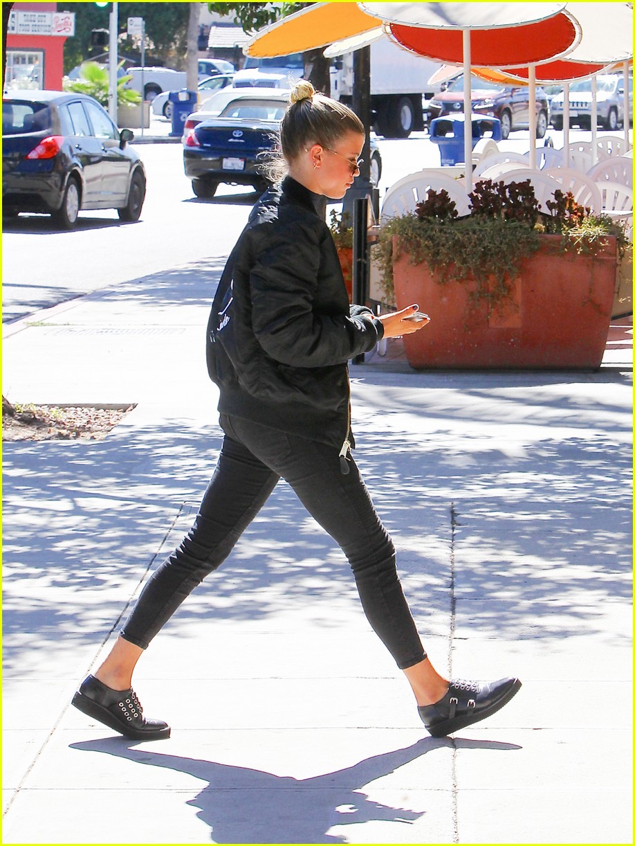 Sofia Richie Makes a Starbucks Stops Amid Justin Bieber Rumors | Photo