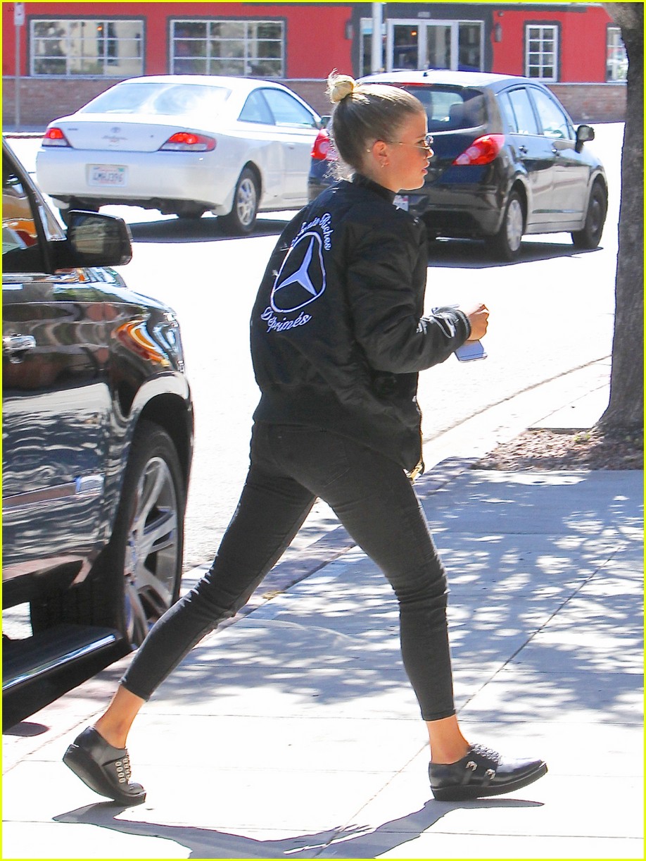 Sofia Richie Makes a Starbucks Stops Amid Justin Bieber Rumors | Photo