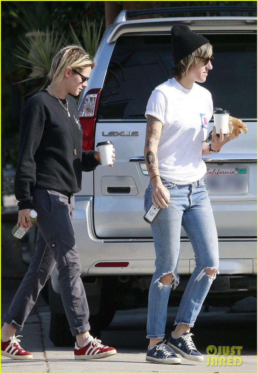 Full Sized Photo Of Kristen Stewart Alicia Cargile Coffee Run On Saturday Kristen Stewart