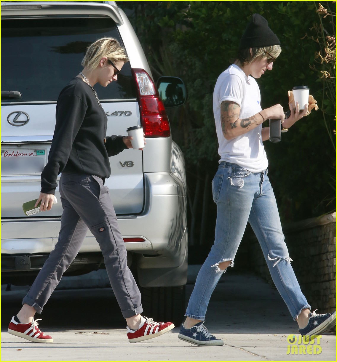 Kristen Stewart Does A Coffee Run With Girlfriend Alicia Cargile Photo 1014125 Photo Gallery