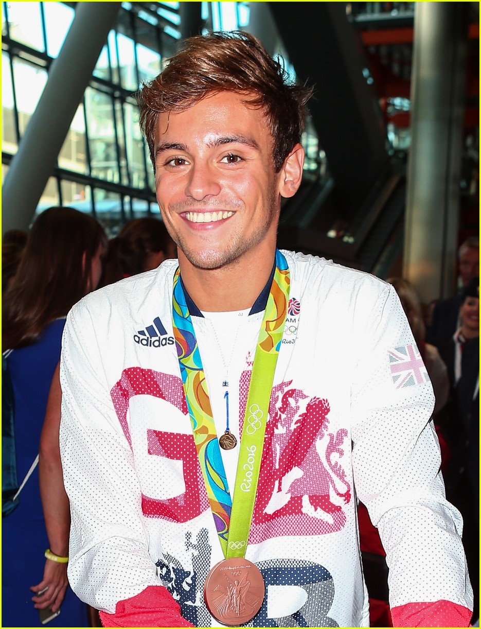 Tom Daley Arrives Back in London After Olympic Games Photo 1014695