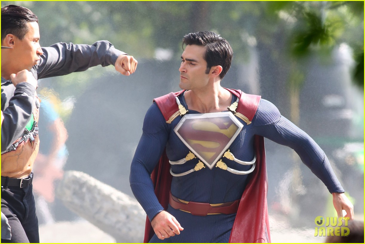 Full Sized Photo Of Tyler Hoechlin Fight Scene Superman Supergirl 08 Tyler Hoechlin Fights A