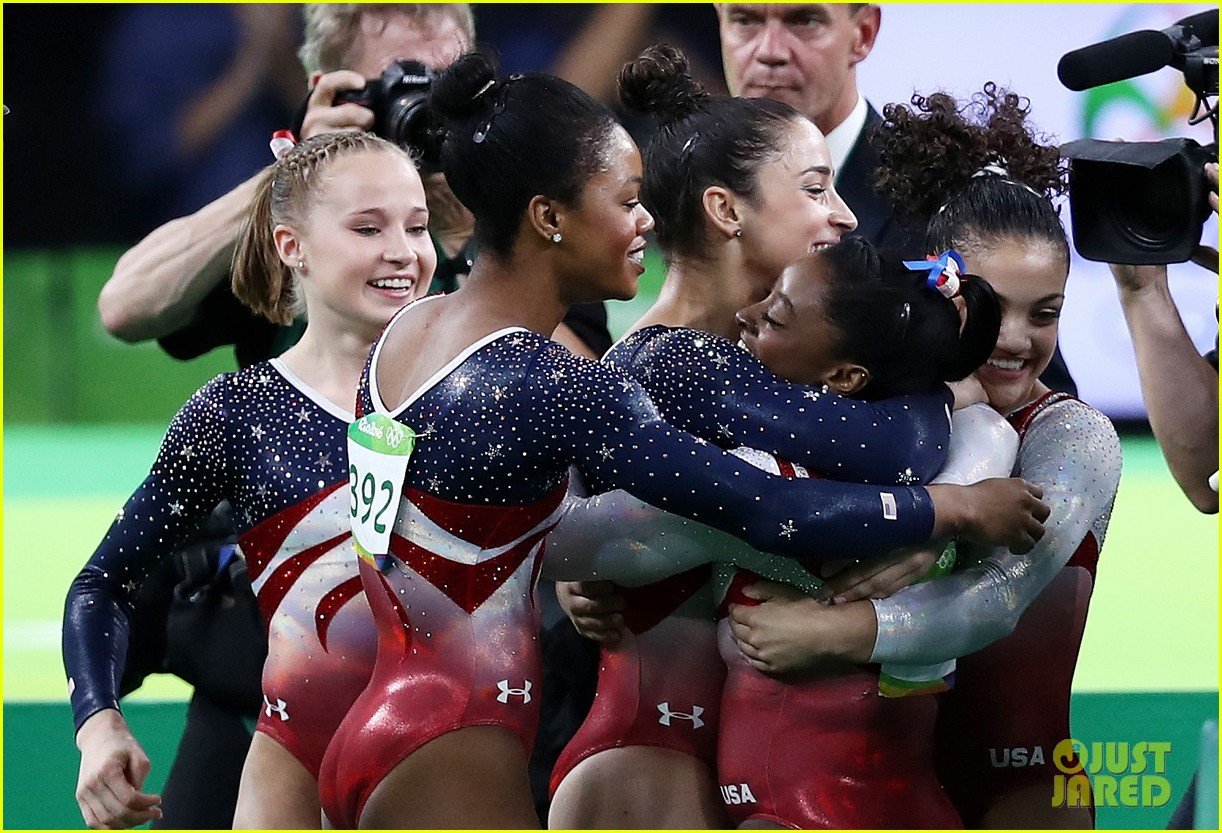 Simone Biles Leads Usa Womens Gymnastics Team To All Around Gold Medal Photo 1008175 Photo 