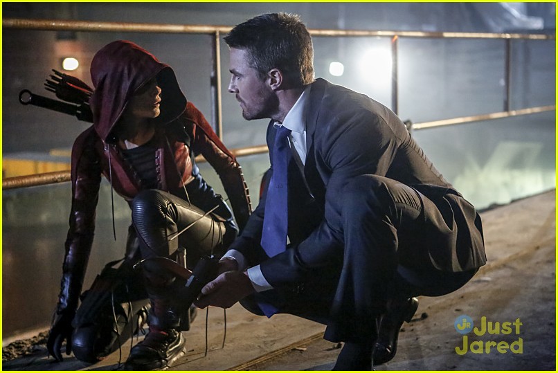 Oliver Recruits A New Team In This Season Five Arrow Trailer Photo 1027980 Photo Gallery 7408