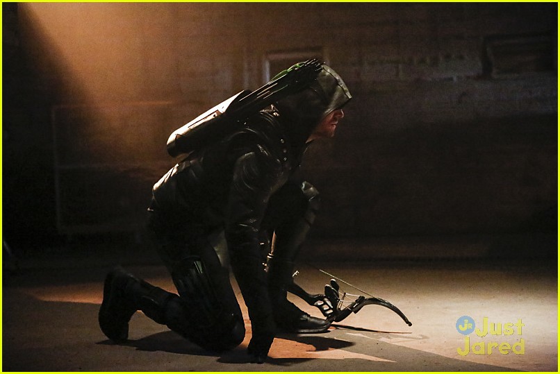 Full Sized Photo Of Arrow Premiere Legacy Photos 07 Oliver Recruits A New Team In This Season 3968