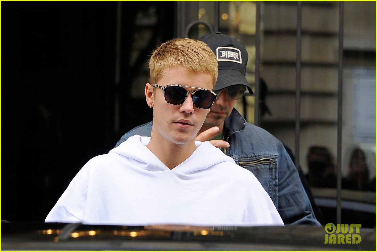 Full Sized Photo of justin jeremy bieber sightsee in paris 17 | Justin ...