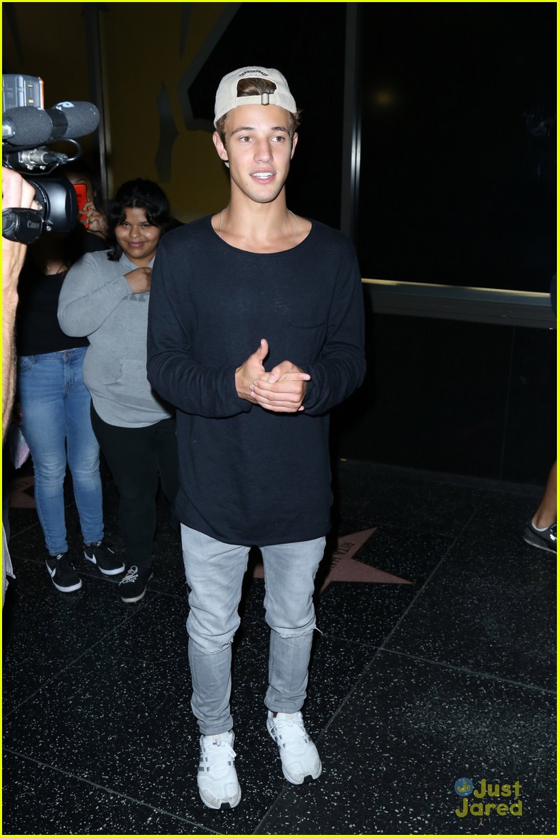 Cameron Dallas Thanks Fans For Vlogging Support | Photo 1020779 - Photo ...