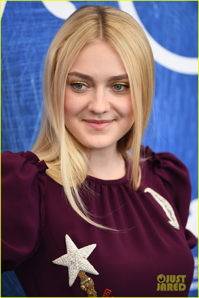 Dakota Fanning & Emilia Jones Premiere 'Brimstone' at Venice Film ...