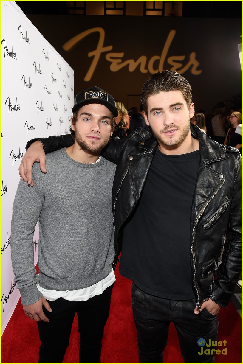 Тео и лиам. Дилана Спрейбери Коди Кристиан. Коди Кристиан Волчонок. Cody Christian and Dylan Sprayberry. Коди Кристиан и Дилан Спрейберри.