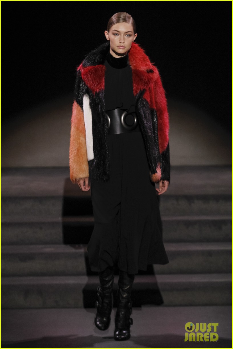 Gigi Hadid Hits the Tom Ford Catwalk With Lucky Blue Smith: Photo 1021571 |  2016 New York Fashion Week September, Amber Valletta, Fashion, Gigi Hadid, Lucky  Blue Smith Pictures | Just Jared Jr.