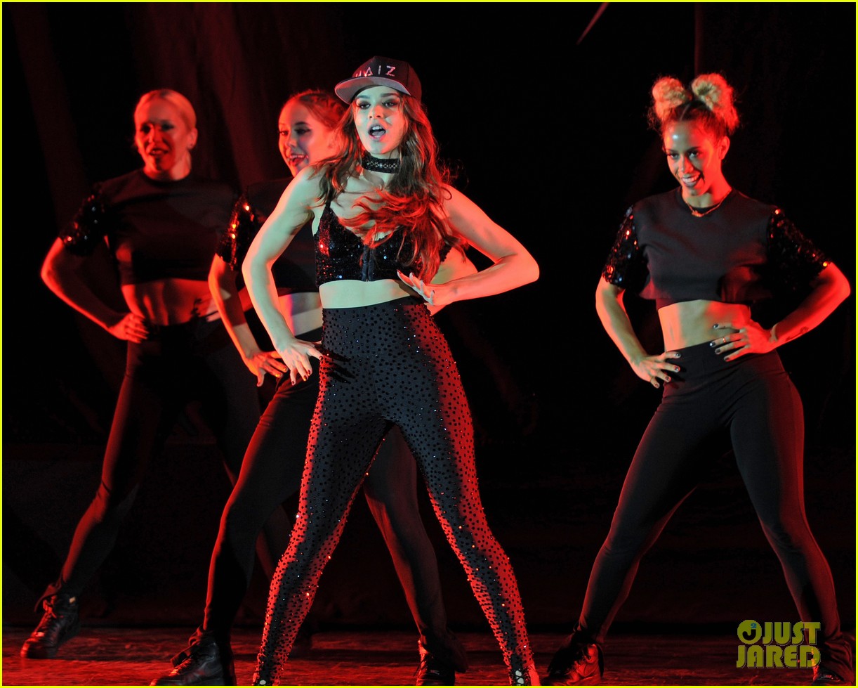 Hailee Steinfeld Calls Untouchable Tour&rsquo;s Forthcoming End &lsquo;Bittersweet