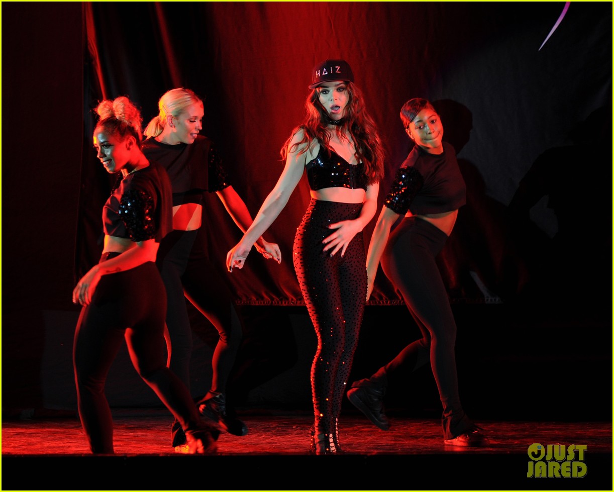 Hailee Steinfeld Calls Untouchable Tour&rsquo;s Forthcoming End &lsquo;Bittersweet