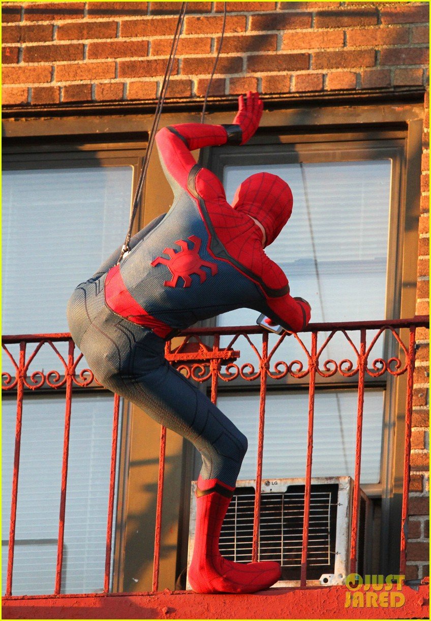 Tom Holland Jumps Off Fire Escape for 'Spider-Man' Stunt!: Photo 1031779 |  Marvel, Movies, Spider Man, Spider-Man: Homecoming, Tom Holland Pictures |  Just Jared Jr.