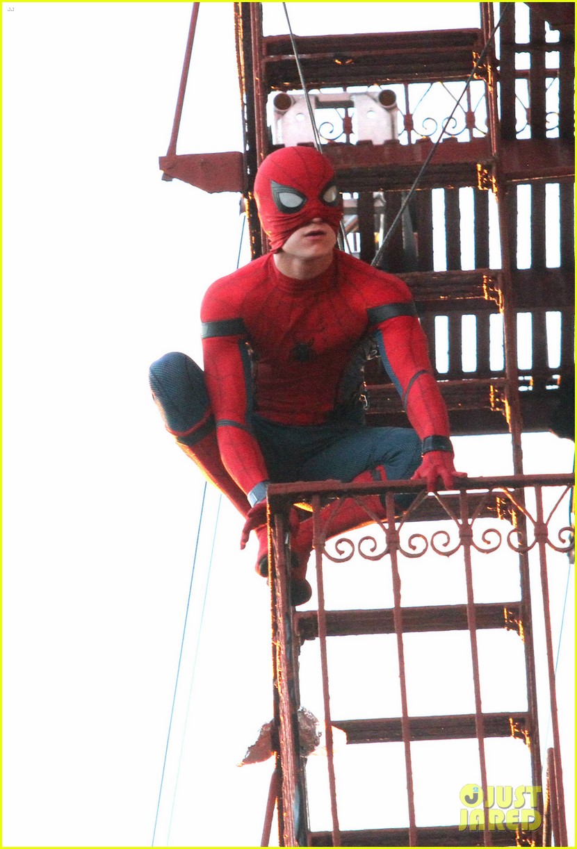 Full Sized Photo Of Tom Holland Performs His Own Spider Man Stunts On Nyc Fire Escape 17 Tom