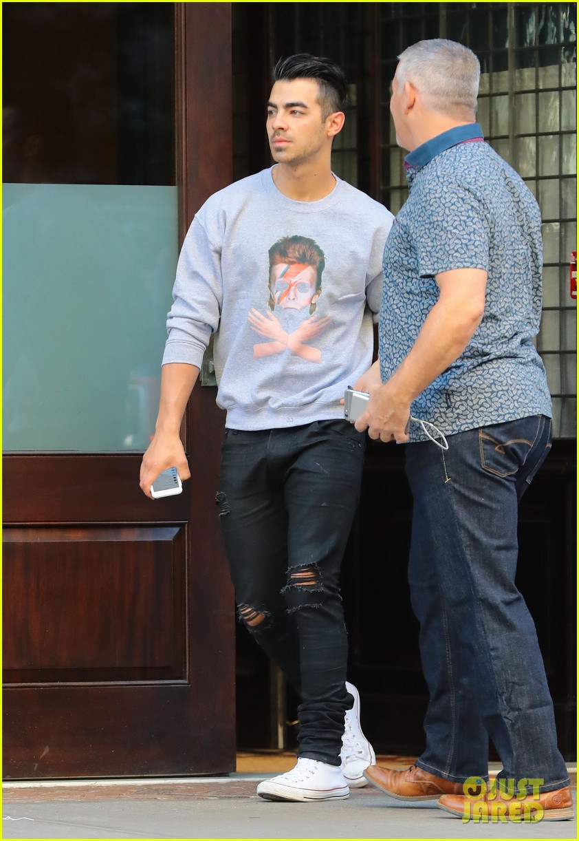 Joe Jonas & Demi Lovato Gush About Their Close Relationship Photo