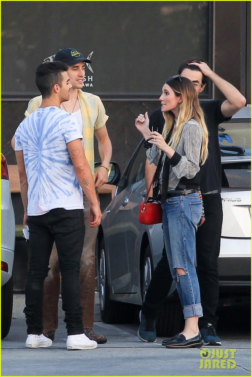 Joe Jonas Enjoys Sushi Lunch in Studio City | Photo 1029271 - Photo ...