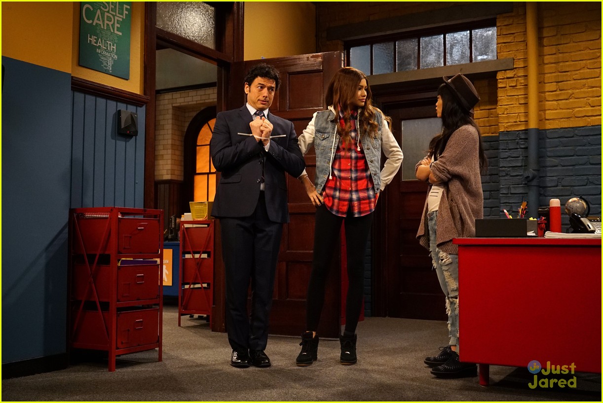 Full Sized Photo of kc undercover in too deep part2 01 Will K.C