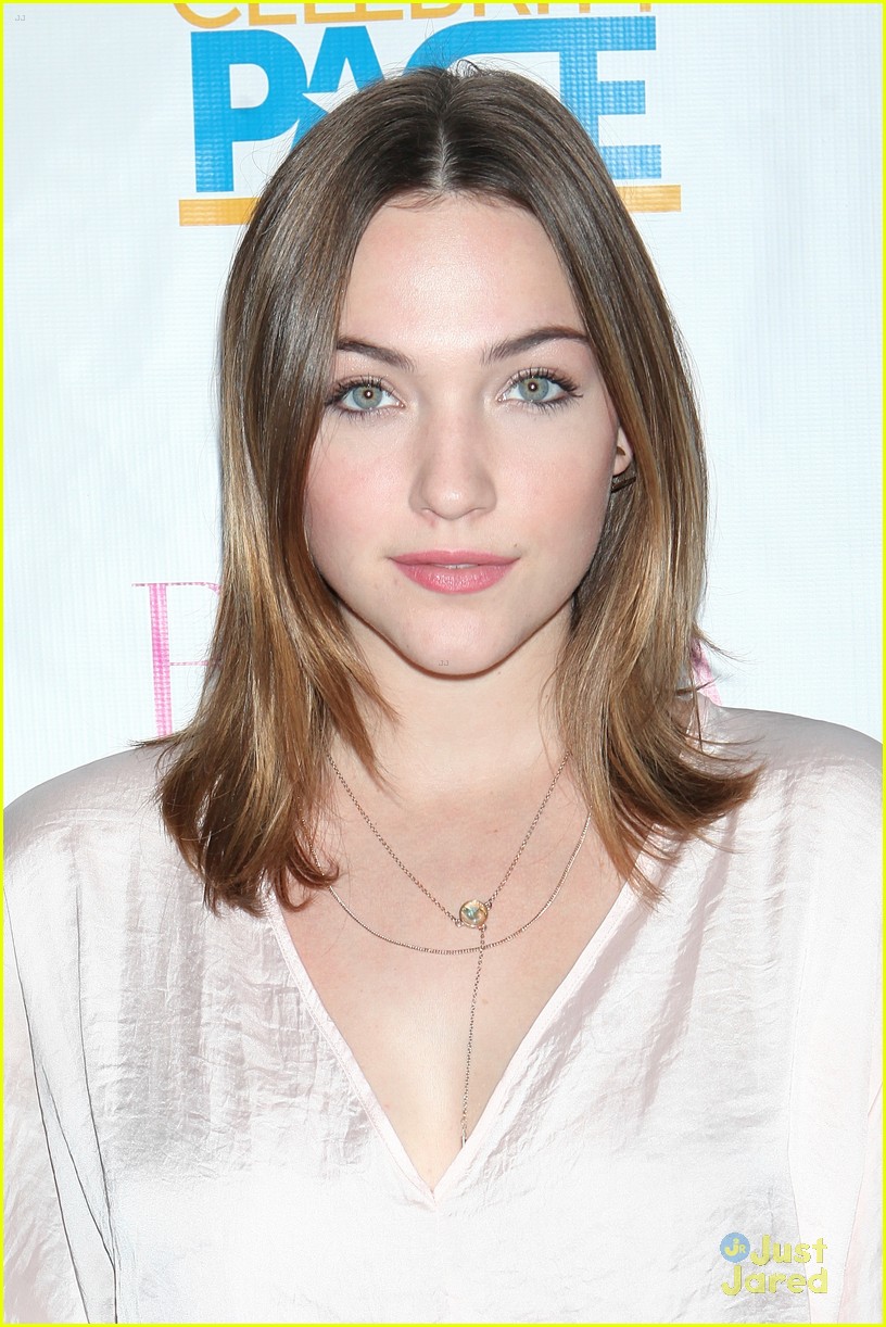 Full Sized Photo of kelli berglund bella mag nyfw event violett beane