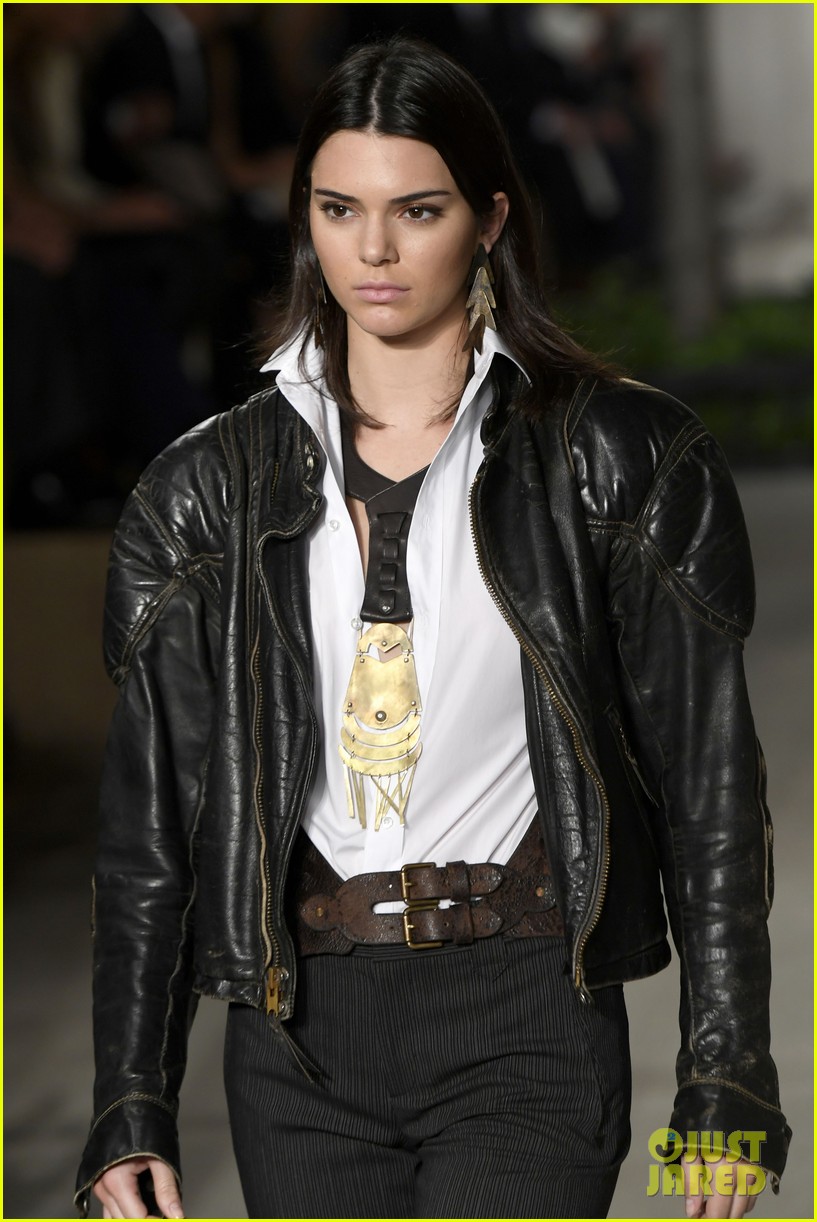 Kendall Jenner Struts Her Stuff in Ralph Lauren Show With Bella Hadid ...