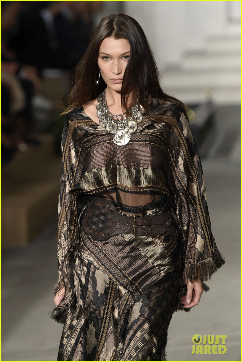 Kendall Jenner Struts Her Stuff in Ralph Lauren Show With Bella Hadid