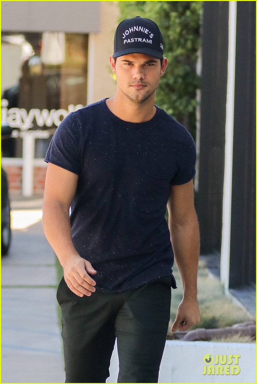 Taylor Lautner Promotes Upcoming TV Appearances | Photo 1033295 - Photo ...