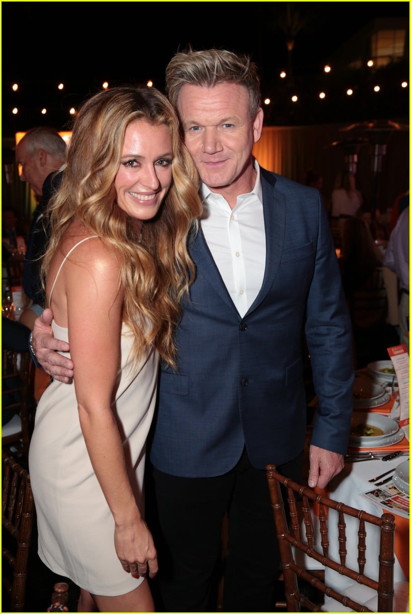 Sarah Hyland Hangs With Lea Michele at No Kid Hungry Dinner | Photo