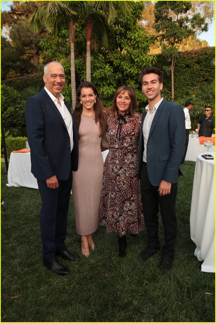 Full Sized Photo of lea michele sarah hyland no kid hungry dinner 41