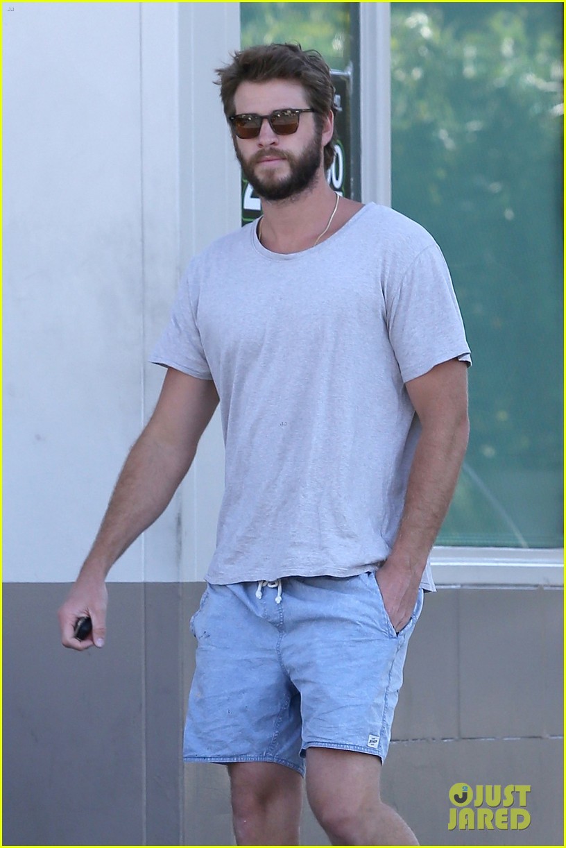 Liam Hemsworth & Miley Cyrus Look So Young in This #TBT Pic! | Photo ...