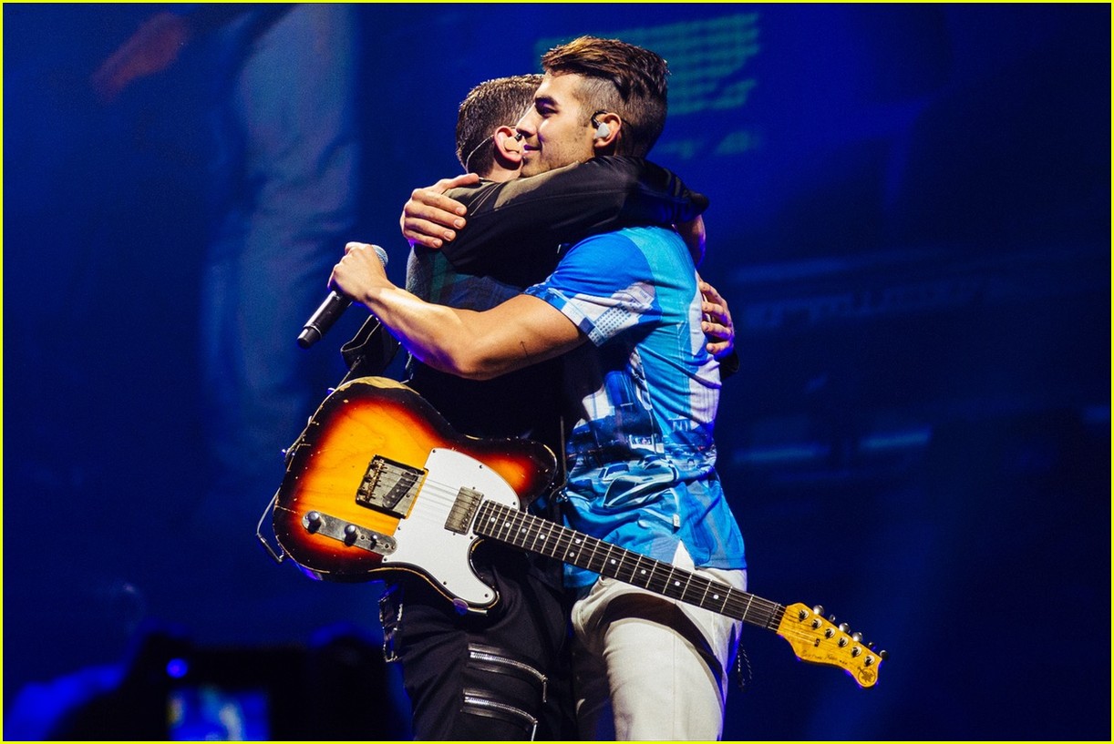 Nick Jonas And Demi Lovato Finish Futurenow Tour With Epic Show In La Photo 1027480 Photo 